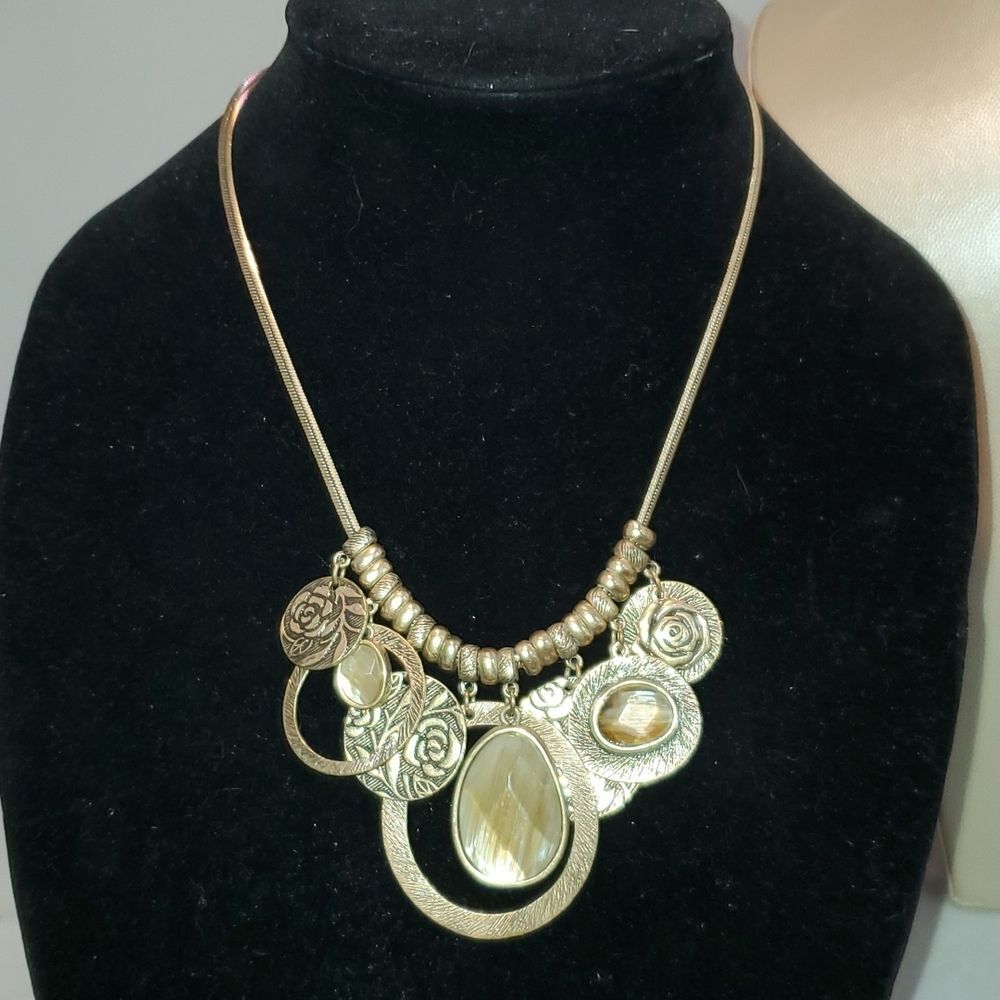 HERRINGBONE CHARM‎ GOLD NECKLACE Vintage Eighties Bohemian Chic Charms Jewelry